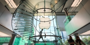 iPhone User Gives Warning About Public Chargers—Change This Setting Now