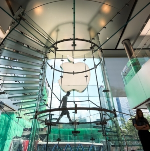 iPhone User Gives Warning About Public Chargers—Change This Setting Now