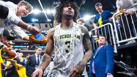 Elliot Cadeau’s Final Four Travel Delayed After Health Scare on Michigan Bus