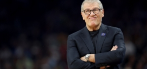 Geno Auriemma Goes Viral for Calling Out Dawn Staley During Final Four