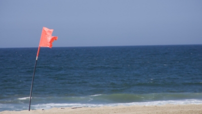 Warning Issued as Man Dies Saving His Children at Beach